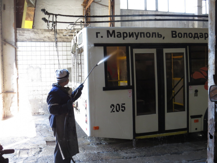 Мариупольские троллейбусы будут умываться в автомате (ФОТО)