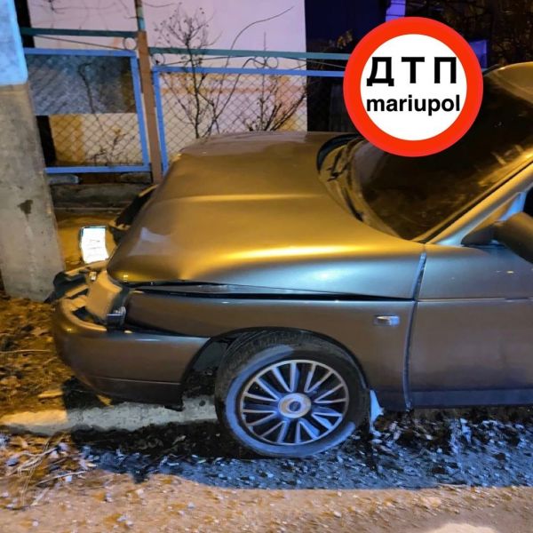 В Мариуполе женщина-водитель «зарулила» в столб