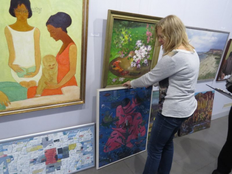 В Мариуполе продают произведения искусства, чтобы помочь художнику (ФОТО)