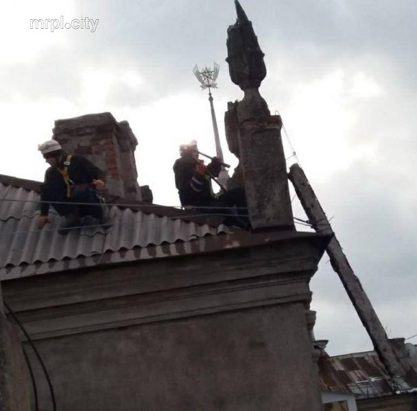 Мариупольский дом со шпилем больше не угрожает жизни горожан (ФОТО)