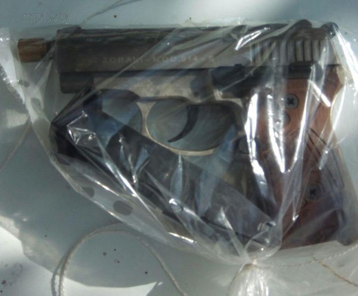 У мариупольца выявили коноплю и стартовый пистолет, переделанный в боевой (ФОТО)
