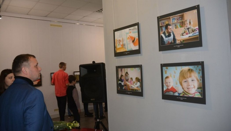 В Мариуполе показали жизнь детей в прифронтовой зоне (ФОТО)