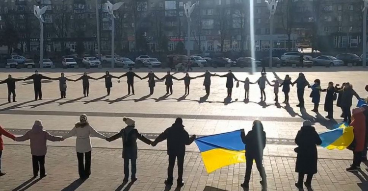 Мариупольцы создали «живую цепь» в знак единства Украины