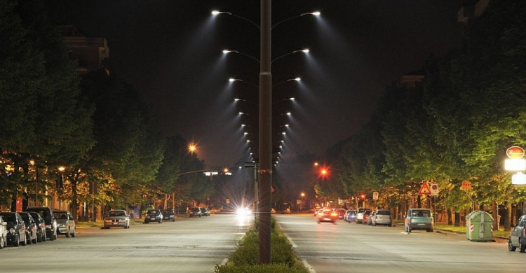 Темные улицы Мариуполя осветят полторы тысячи LED-ламп