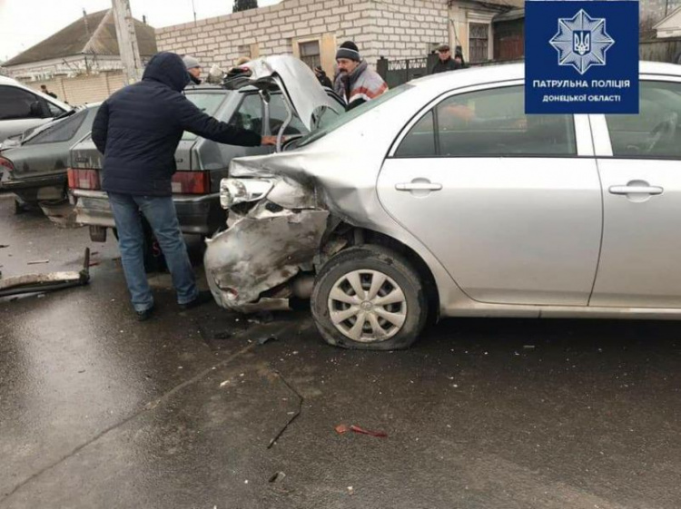 В Мариуполе пьяный водитель протаранил 6 машин и мотоцикл (ФОТО)
