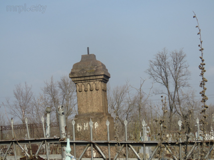 В Мариуполе кладбищенские памятники внесут в реестр и создадут Фонд исторического наследия (ФОТО)