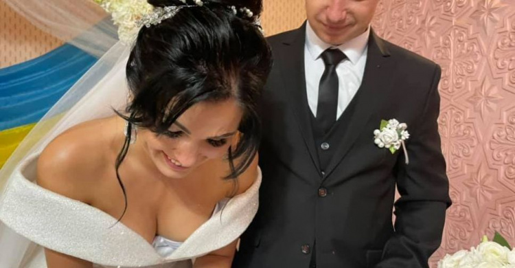 «Красивая» дата: в Мариуполе случился свадебный бум