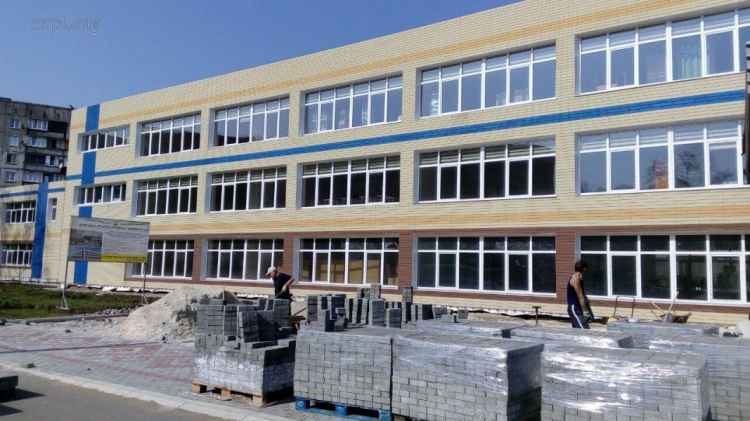 Жебривский пообещал, что мариупольская школа № 66 откроется к 1 сентября (ФОТО)