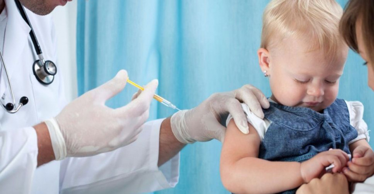 Детям без прививок запретили посещать детские сады и школы Мариуполя 