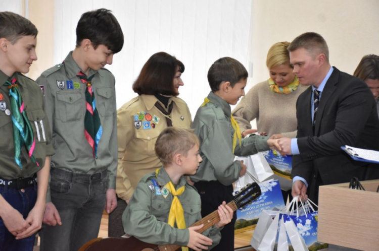 В преддверии Рождества в Донецкую область привезли Вифлеемский огонь мира (ФОТО)