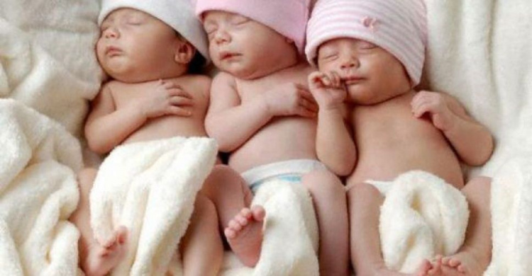 Мариупольцы за рождение двойни или тройни получат доплату