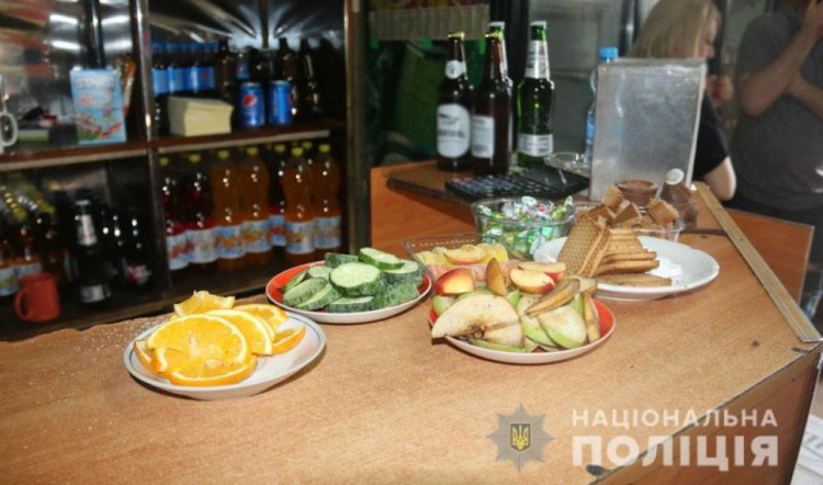 В Мариуполе изъяли сотни литров фальсифицированной водки и самогона (ФОТО)