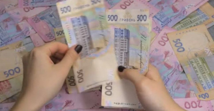 На Донетчине женщина потратила 50 тысяч гривен пенсионера-переселенца 