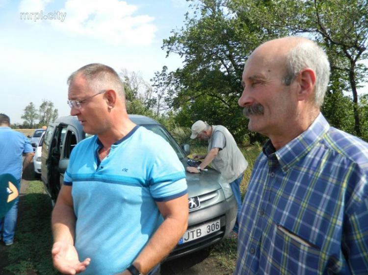 Киевские специалисты исследуют воздух над иловыми отстойниками в Мариуполе (ФОТО)