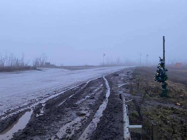 Різдвяна ялинка з'явилася на околицях Бахмута