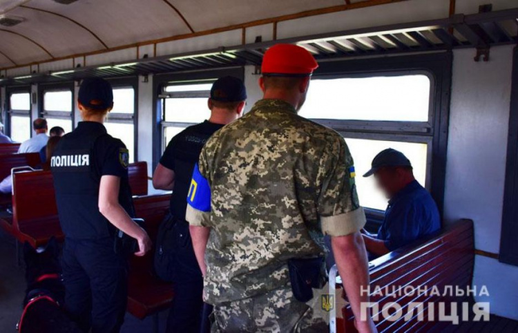 В поезде Мариуполь – Волноваха искали оружие (ФОТО+ВИДЕО)