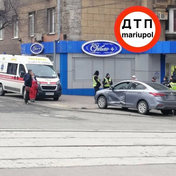В Мариуполе автомобиль патрульной полиции попал в ДТП (ДОПОЛНЕНО)