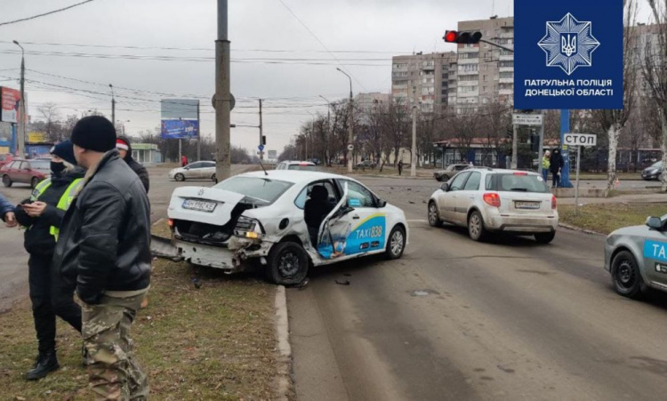 В Мариуполе - дорожная авария с пострадавшими. Водитель авто пытался сбежать