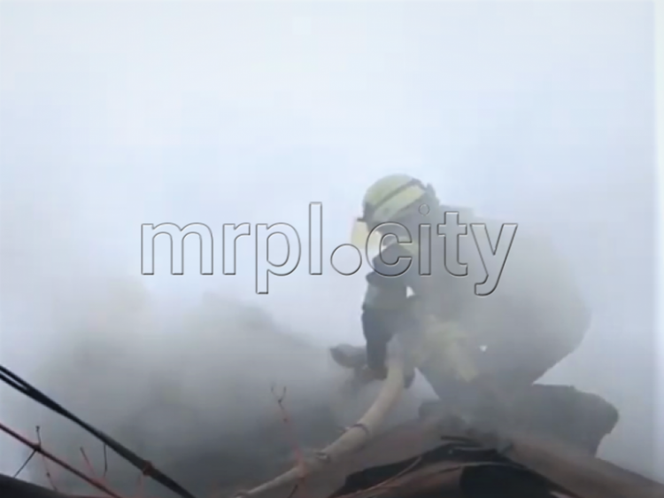 Утренний пожар в Мариуполе: загорелся частный дом