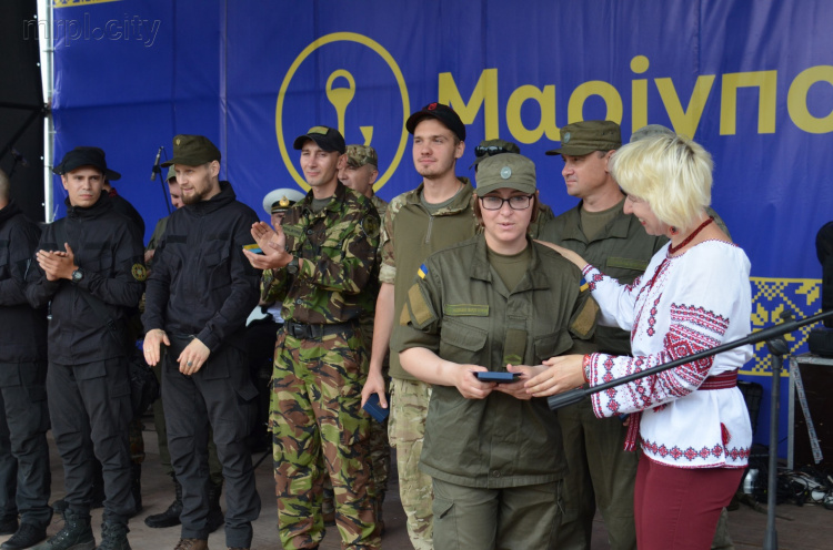 В Мариуполе наградили бойцов Нацгвардии за освобождение города в 2014 году (ФОТО+ВИДЕО)