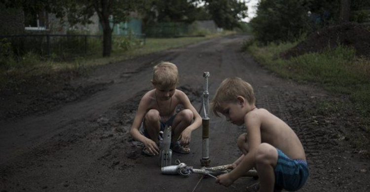 Жертвы мин на Донбассе: каждый десятый – ребенок