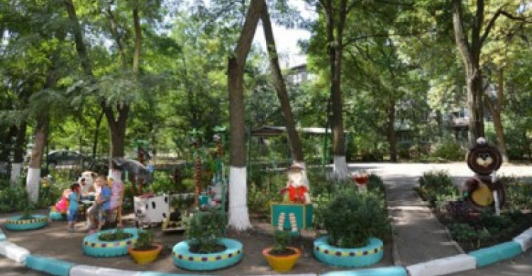 В Мариуполе выбрали самые цветущие дворы (ФОТО)
