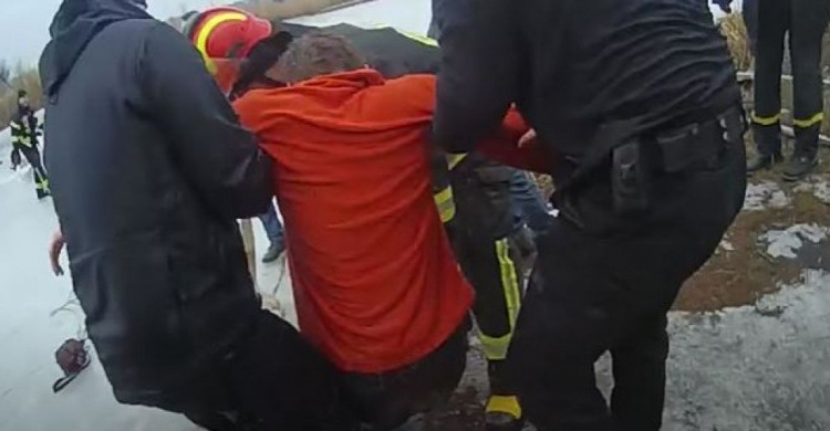 На Донетчине мужчина ушел под лед: пострадавший в реанимации
