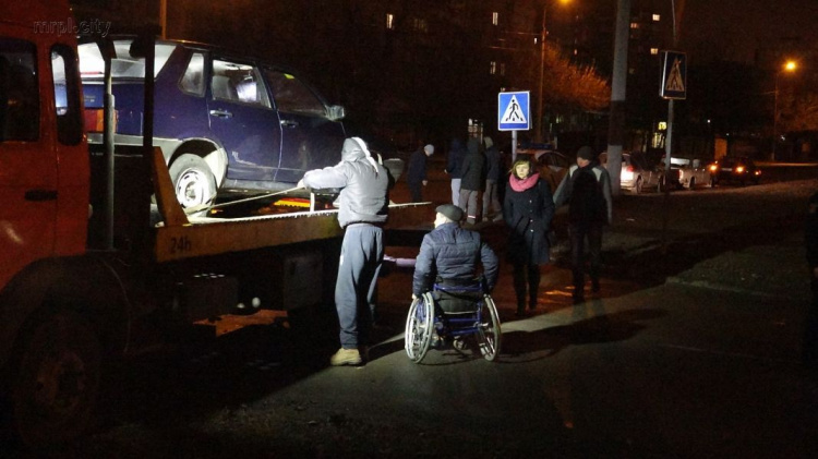 В Мариуполе тройное ДТП. В аварии повреждена машина инвалида-колясочника (ФОТО)