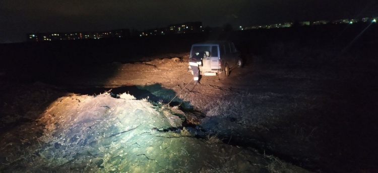 Под Мариуполем водитель внедорожника попал в «грязевую ловушку»