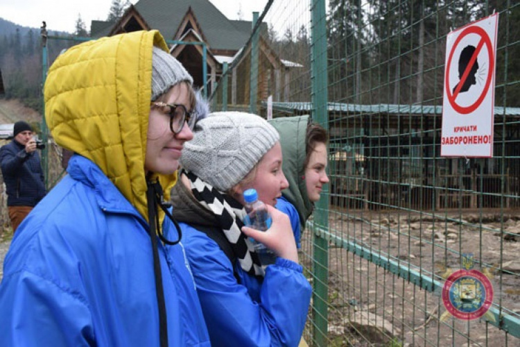 Дети из Приазовья и Донбасса изучают природу и быт Закарпатья (ФОТО)