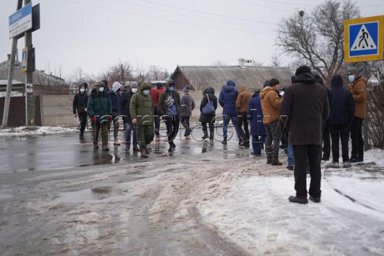 Мариупольцы и жители села Червоное перекрыли дорогу из-за хамства на блокпосту