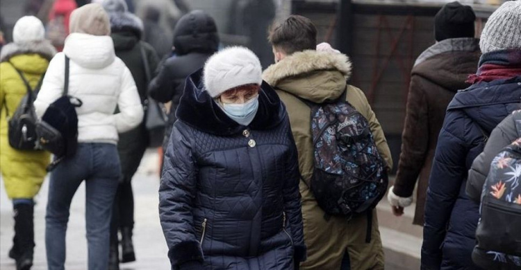 Более 300 тысяч украинцев болеют коронавирусом