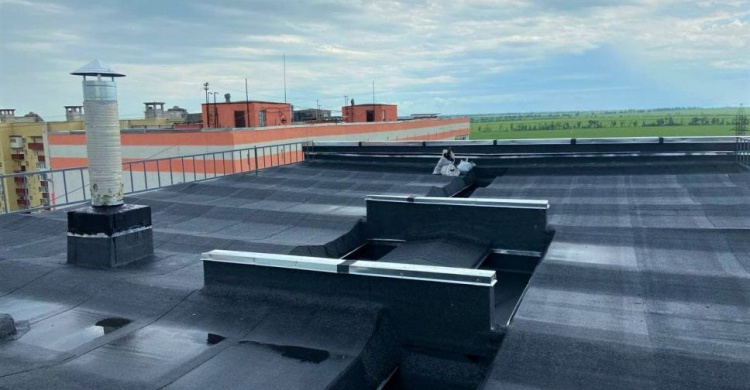 Помощь города: в Мариуполе после стихии расширили список подлежащих ремонту крыш многоэтажек