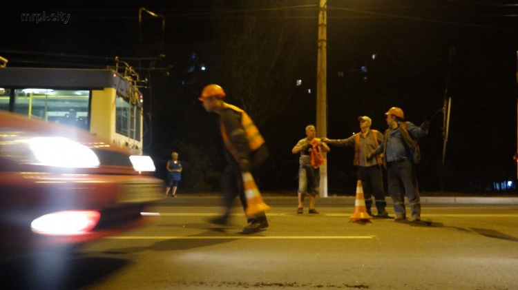 В Мариуполе дорожный знак едва не спровоцировал ДТП (ФОТО)