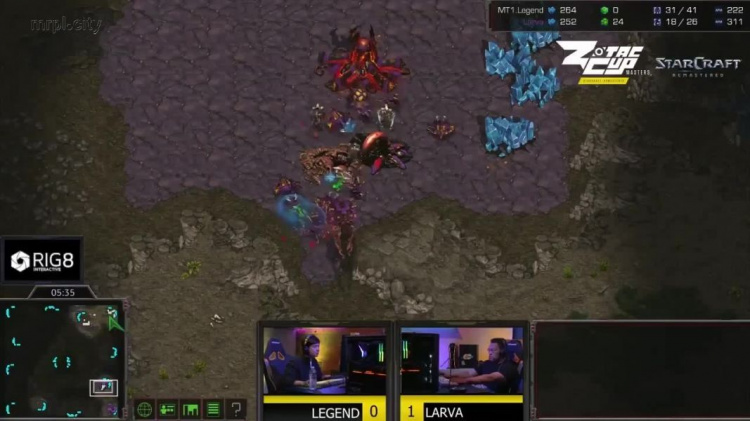 Игроку в StarCraft запретили участвовать в турнирах после того, как тот обыграл оппонента ногой (ФОТО+ВИДЕО)