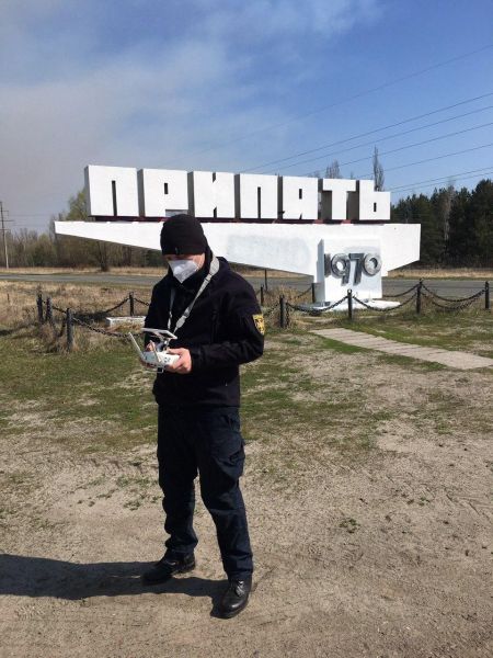 Спасатели Донетчины провели аэроразведку над горящей Чернобыльской зоной (ФОТО)