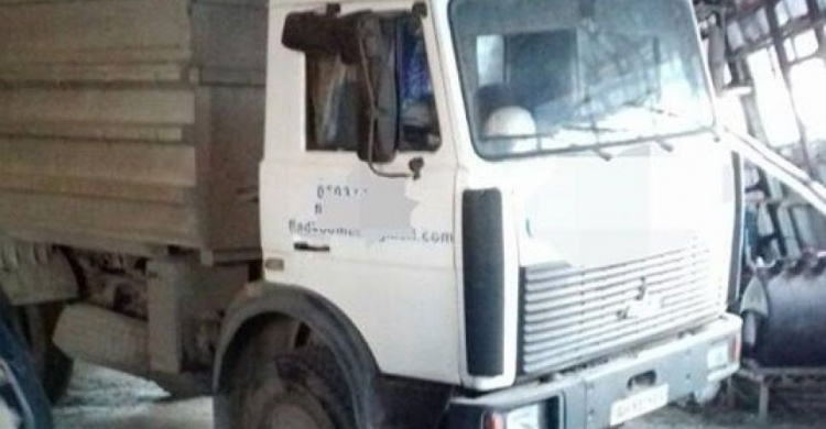В Мариуполе водитель «под мухой» загнал свой грузовик в ловушку (ФОТО)
