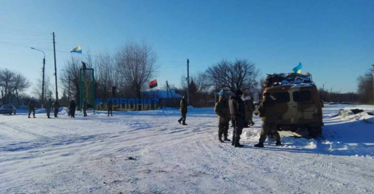 Участники блокады в Донбассе начали перекрывать автодороги, ж.-д. пути по-прежнему заблокированы