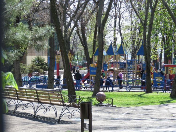 В обновленных парках Мариуполя с запуском фонтанов стартует летний сезон (ФОТО)