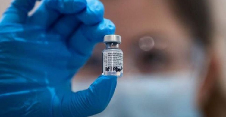 Украина ожидает поставку 117 тысяч доз вакцины Pfizer
