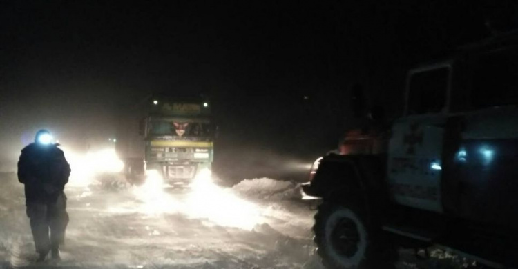 На Донетчине спасатели освободили из снежной ловушки 30 автомобилей (ФОТО+ВИДЕО)