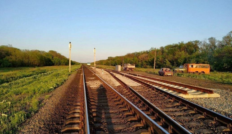 Модернизация железнодорожной ветки на Мариуполь подходит к финалу (ФОТО)