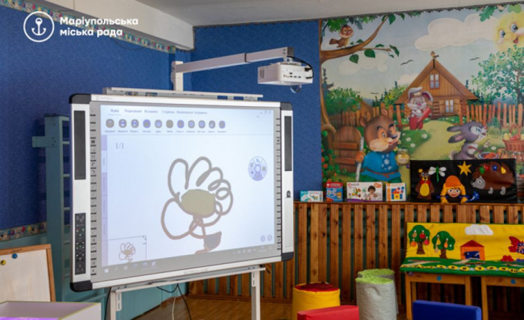 Лечебная соль, интерактивная доска и песочная терапия: в Мариуполе открылась сенсорная комната для детей