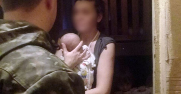 Полицейские забрали у родителей в Мариуполе четырех детей (ФОТО)