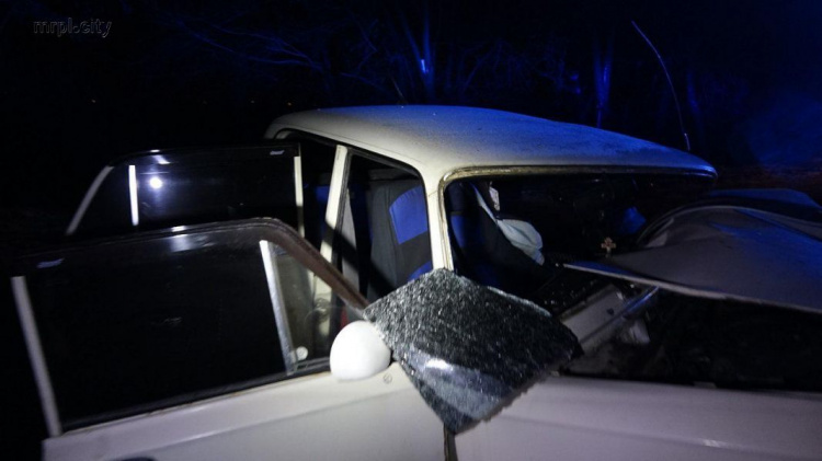 Лобовое столкновение автомобилей в Мариуполе: предварительные данные (ФОТО)
