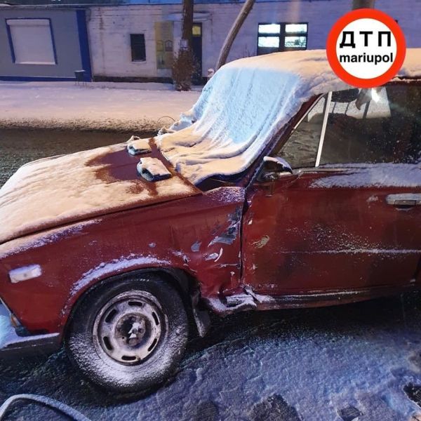 В Мариуполе на заснеженных дорогах произошли аварии