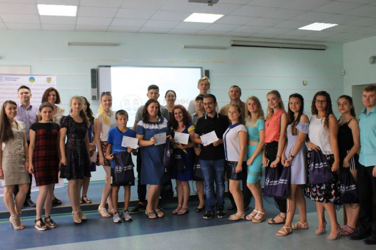 Мариупольское волонтеры за четыре месяца выполнили более 200 заданий (ФОТО)