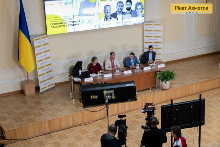 Более 800 украинских медиков приняли участие в онлайн-обучении от Фонда Рината Ахметова (ФОТО)