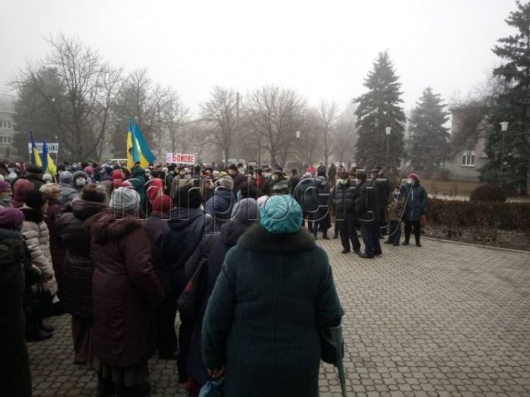 Около тысячи жителей митинговали против добычи циркония в Никольском под Мариуполем