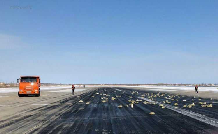 В Якутии самолет при взлете растерял золото (ФОТО+ВИДЕО)